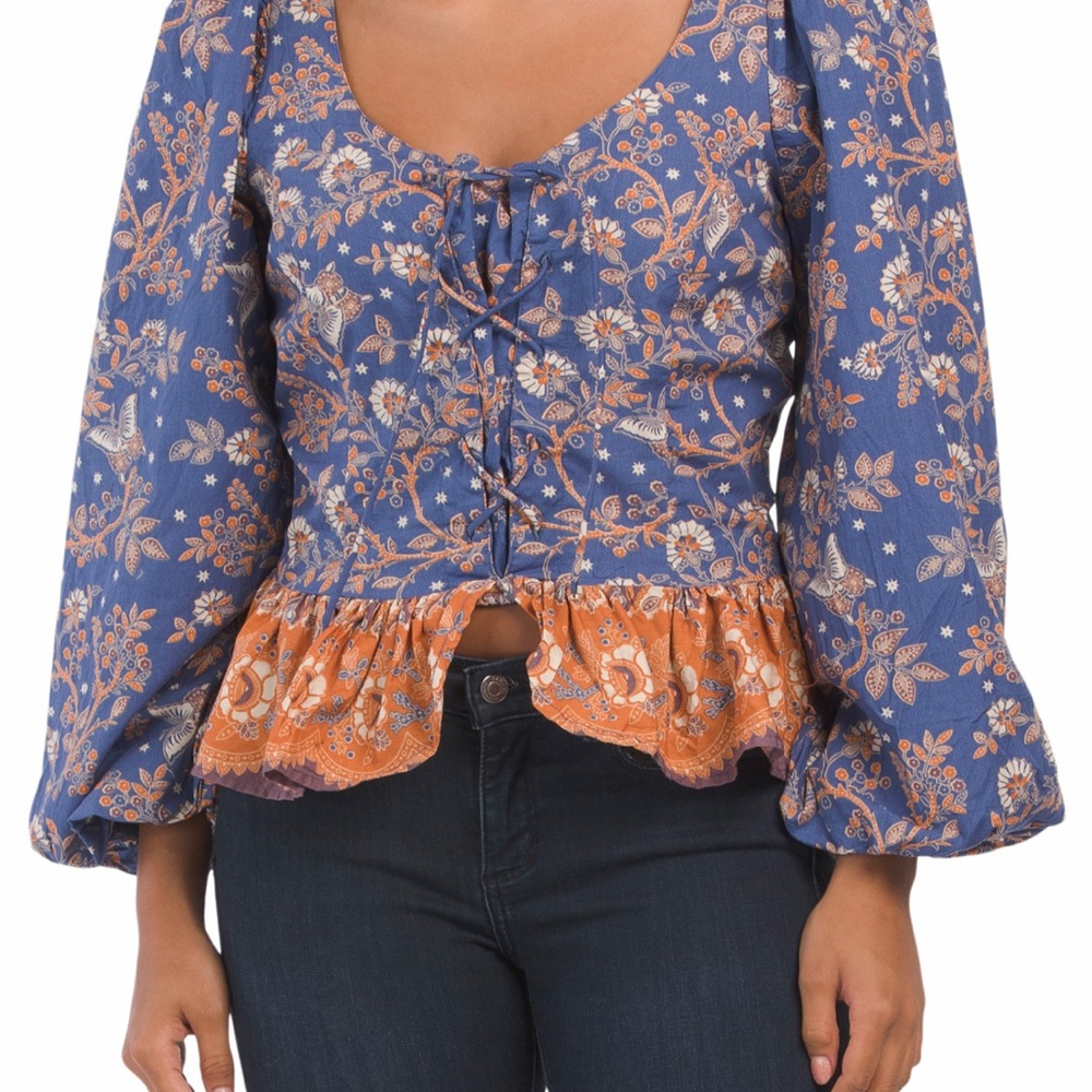 HOUSE OF HARLOW
Lace Up Long Sleeve Blouse